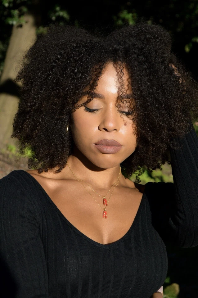 Collana con ciondolo mano corna portafortuna in argento 925 placcato in oro - Immagine 3 di 4