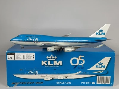 ボーイング747 & 787 モデル 1/200 ボーイング747 & 787 モデル 1/200 Boeing 747 1:200 Scale Diecast