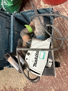 Makita Chasing Machine