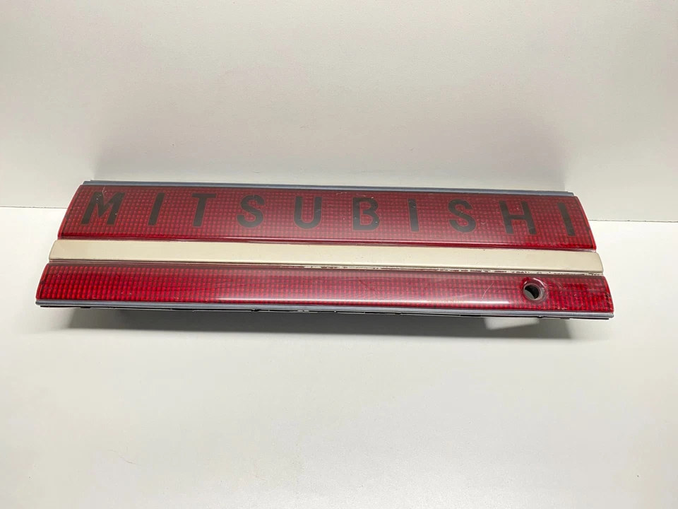 1990 - 1991 MITSUBISHI ECLIPSE ЗАДНИЙ ЦЕНТРАЛЬНЫЙ ЗАДНИЙ ФОНАРЬ OEM, MB479058 - Изображение 2 из 4