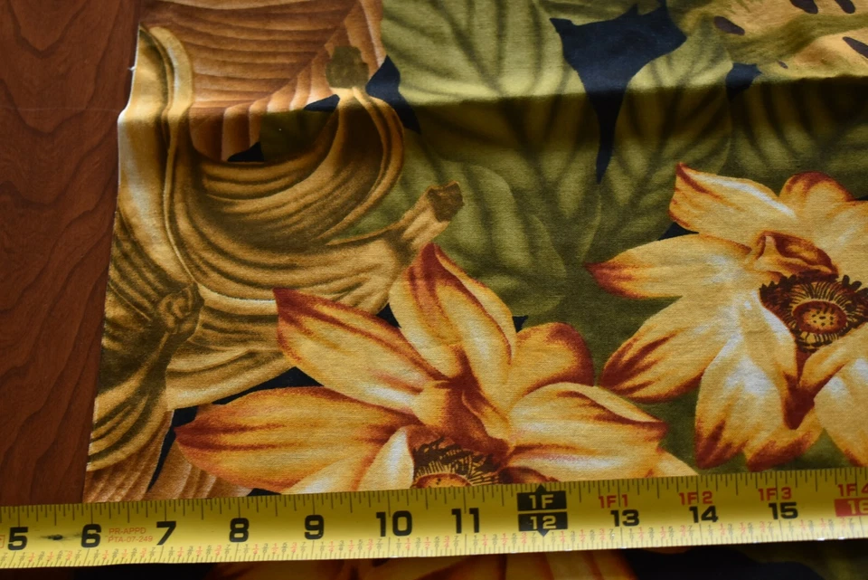 Por 1/2 yarda, Vintage, Grande Dorado y Olivo Floral Edredón Algodón/Alexander Henry N6347 Foto 2 de 4