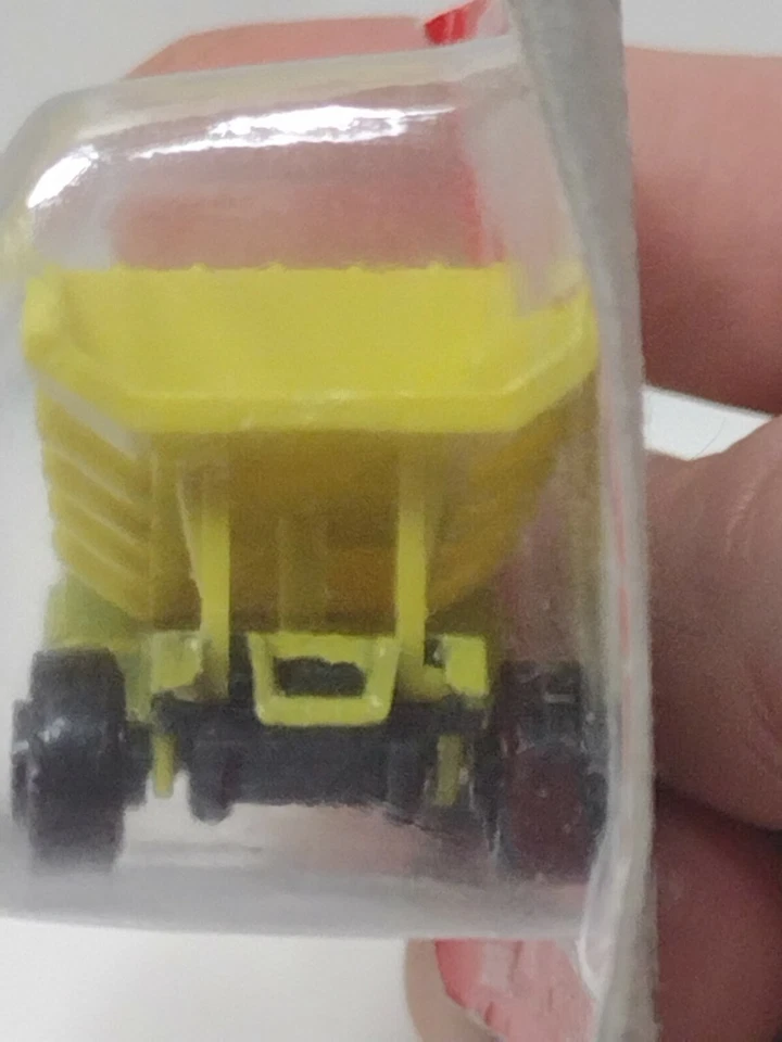 Yat Ming Road Tough 1/64 Street Machines 3600 Vintage diecast Yellow Dump Truck - Image 4 of 4