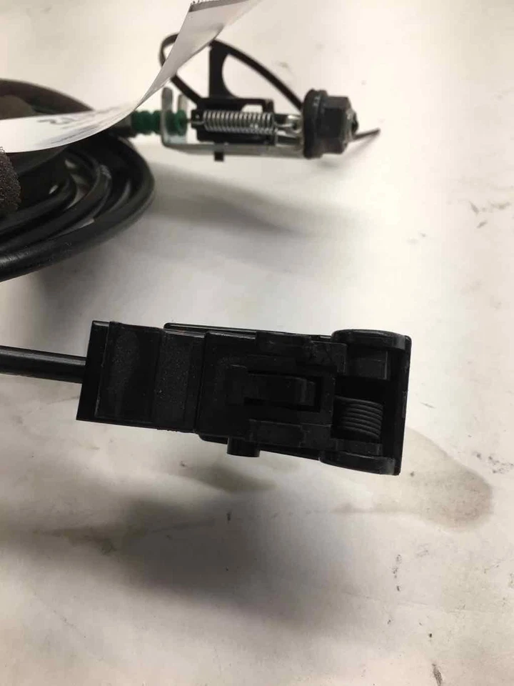 MAZDA 3 MAZDA3 2015 combustible gas puerta pestillo abridor manija liberación cable cableado Foto 2 de 4