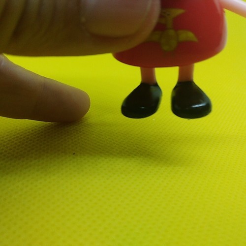 PEPPA PIG Figure wearing Red Shirt w/Yellow Pterodactyl Dinosaur Jazwares HTF - Picture 9 of 11