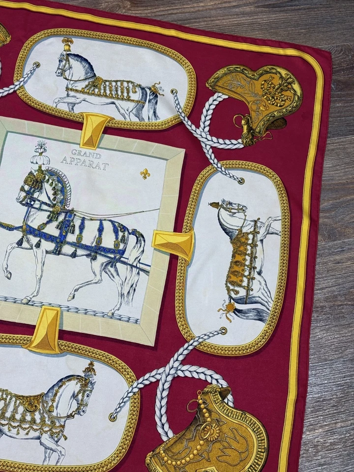 Bufanda de seda vintage Hermes Paris "Grand Apparat" de Jacques Eudel talla 90 Foto 3 de 4