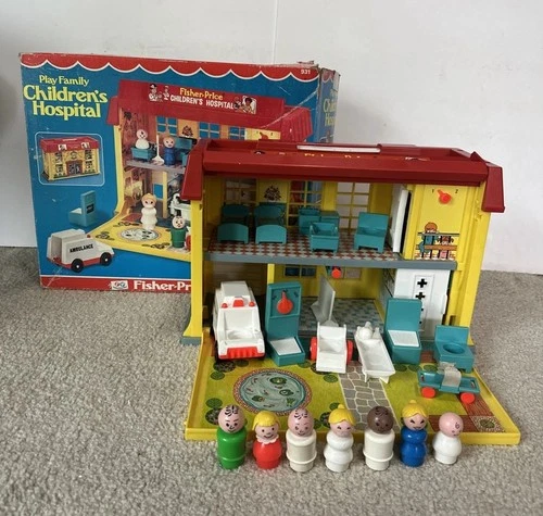 Vintage Fisher Price Little People #931 Play Family CHILDREN'S HOSPITAL Set IOB