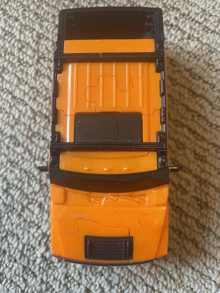 Puzzle 3D escala 1:32 GM Hummer modelo H2 con instrucciones. Foto 4 de 4