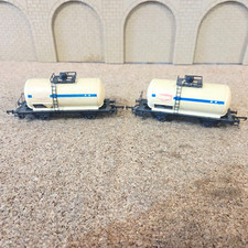 LIMA OO GAUGE  RAKE OF 2  UNIGATE  TANK WAGONS   FREE POST