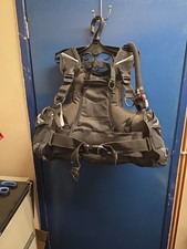 Scubapro T One BCD Size L COMES WITH A FULL SERVICE. GOOD CONDITION