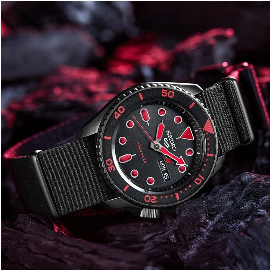 SEIKO 5 Sports Street SRPD83K1 Herrenuhr Automatik Total Black 42,5 mm