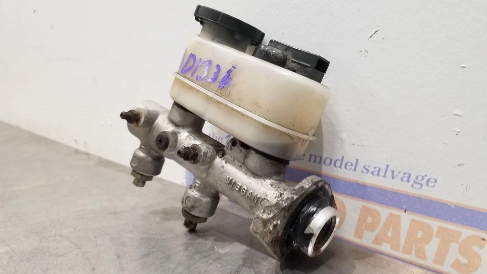 Datsun 280Zx 1983 cilindro maestro de freno de 2,8 L Foto 4 de 4