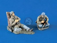 Verlinden 1/35 Fallschirmjager German Paratroopers at Break WWII (2 Figs.) 1328