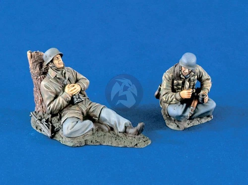 Verlinden 1/35 Fallschirmjager German Paratroopers at Break WWII (2 Figs.) 1328