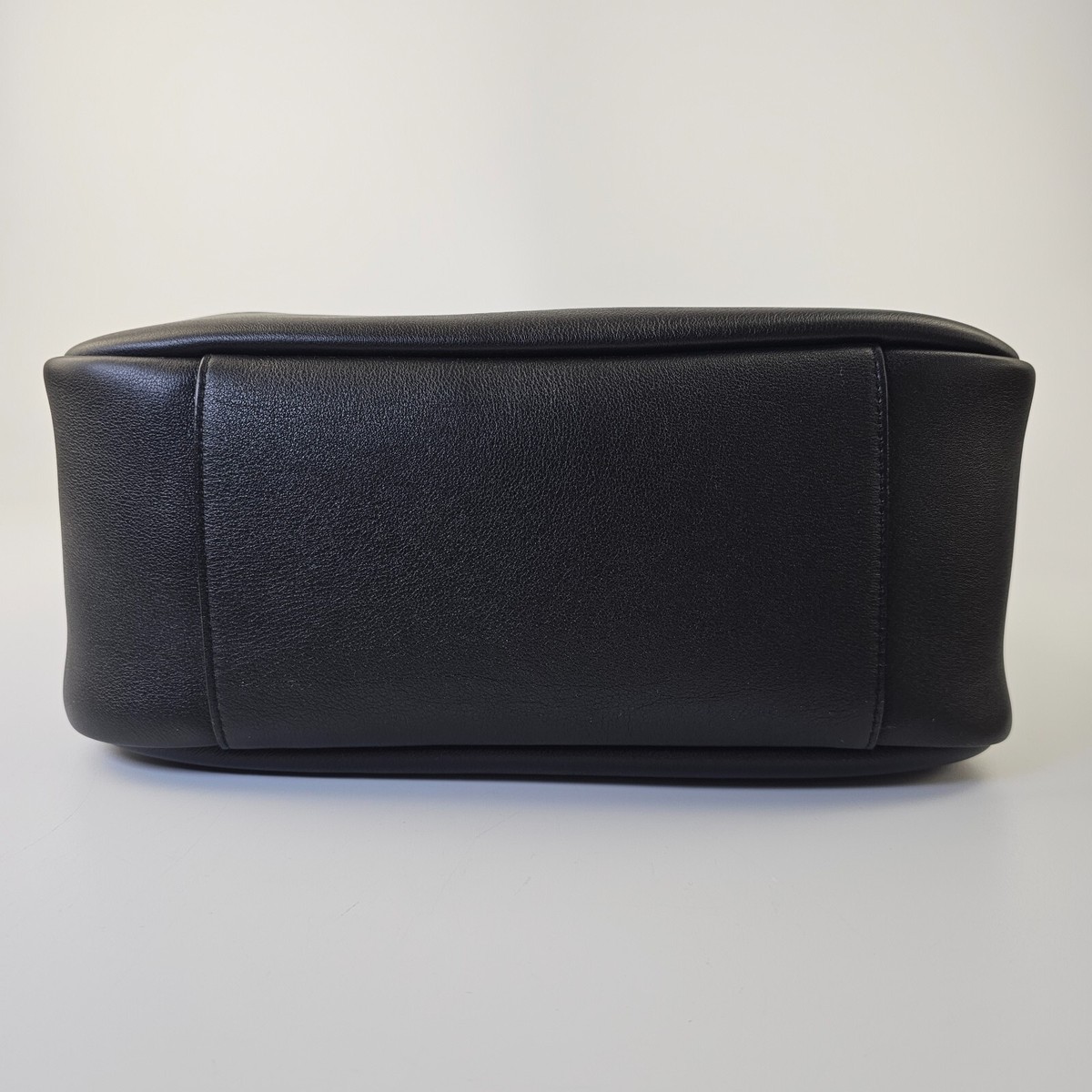 SAINT LAURENT Le 5 A 7 Supple Large $3100 Black Grained SAINT LAURENT Le 5 A 7 Supple Large $3100 Black Grained