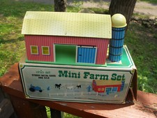 Ohio Art Mini Farm with Assorted Pieces Book