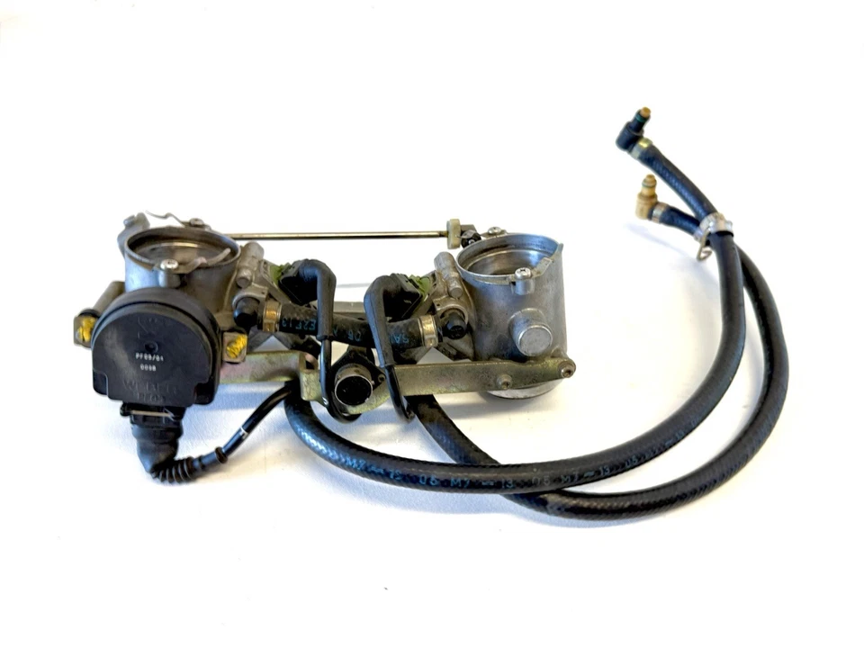 Cuerpos de acelerador originales Ducati 916 748 desconexión rápida líneas de combustible inyectores Foto 3 de 4