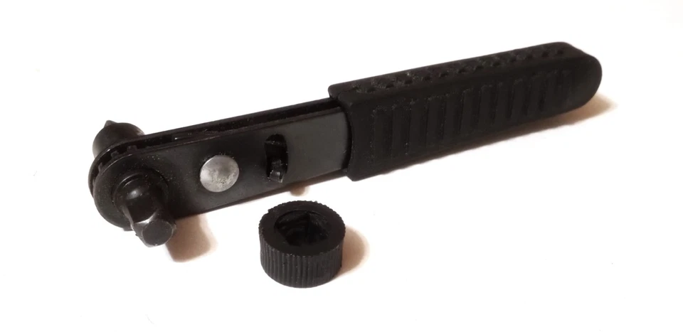 1/4 Drive Ratcheting Right Angle Screwdriver Hex & Socket Drive Reversable - Image 2 of 3