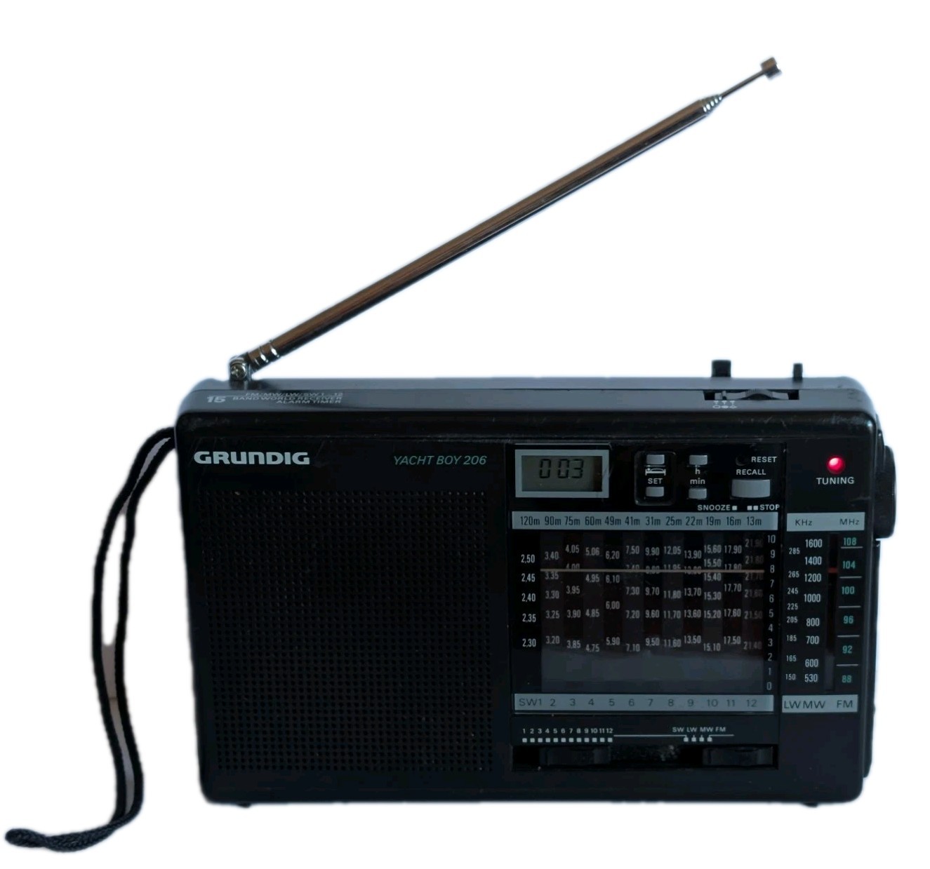 GRUNDIG ● YACHT BOY 206 ● WORLD RECEIVER. 12 BAND RADIO AM/FM/LW/SW ● WORKS 