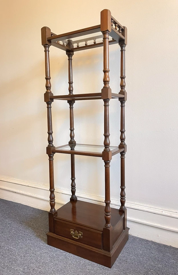 Estante de exhibición vintage Pennsylvania House madera maciza de cerezo con cajón Foto 2 de 4