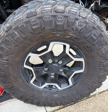 4x 17" Genuine Jeep Gladiator Rubicon Wheels & Maxxis LT315/70R17 Tyres