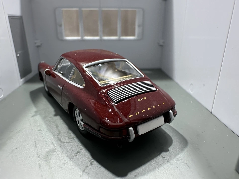Tomica Limited Vintage Porsche 911S 1:64 - Image 3 of 4