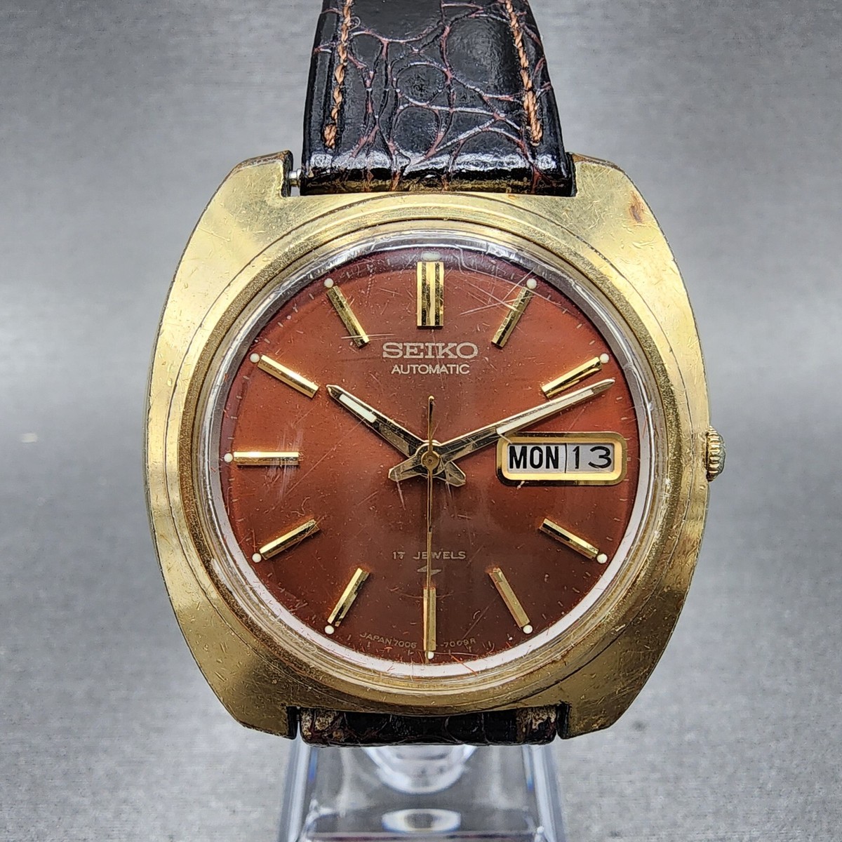 VTG Seiko Automatic Watch men 39mm Red Dial Gold Tone