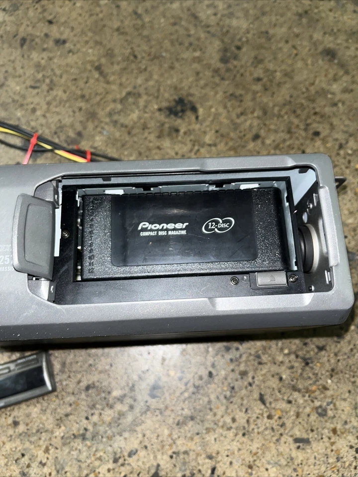 Pioneer 12 Disc Auto CD Player CDX-FM1257 OEM W/ Display See Pictures - Image 4 of 4