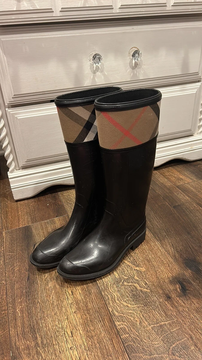 Burberry Woman s Black Crosshill House Check Rain Boots. Size