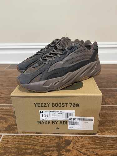 Adidas Yeezy Boost 700 V2 Mauve Size 11 