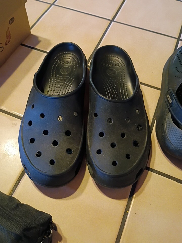Crocs Women's Size 9 All Black Never Worn
