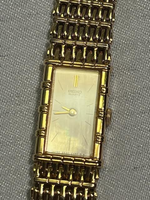 Vintage Seiko Quartz Gold Tone Women's Watch - Model 2E20-2490 D 3
