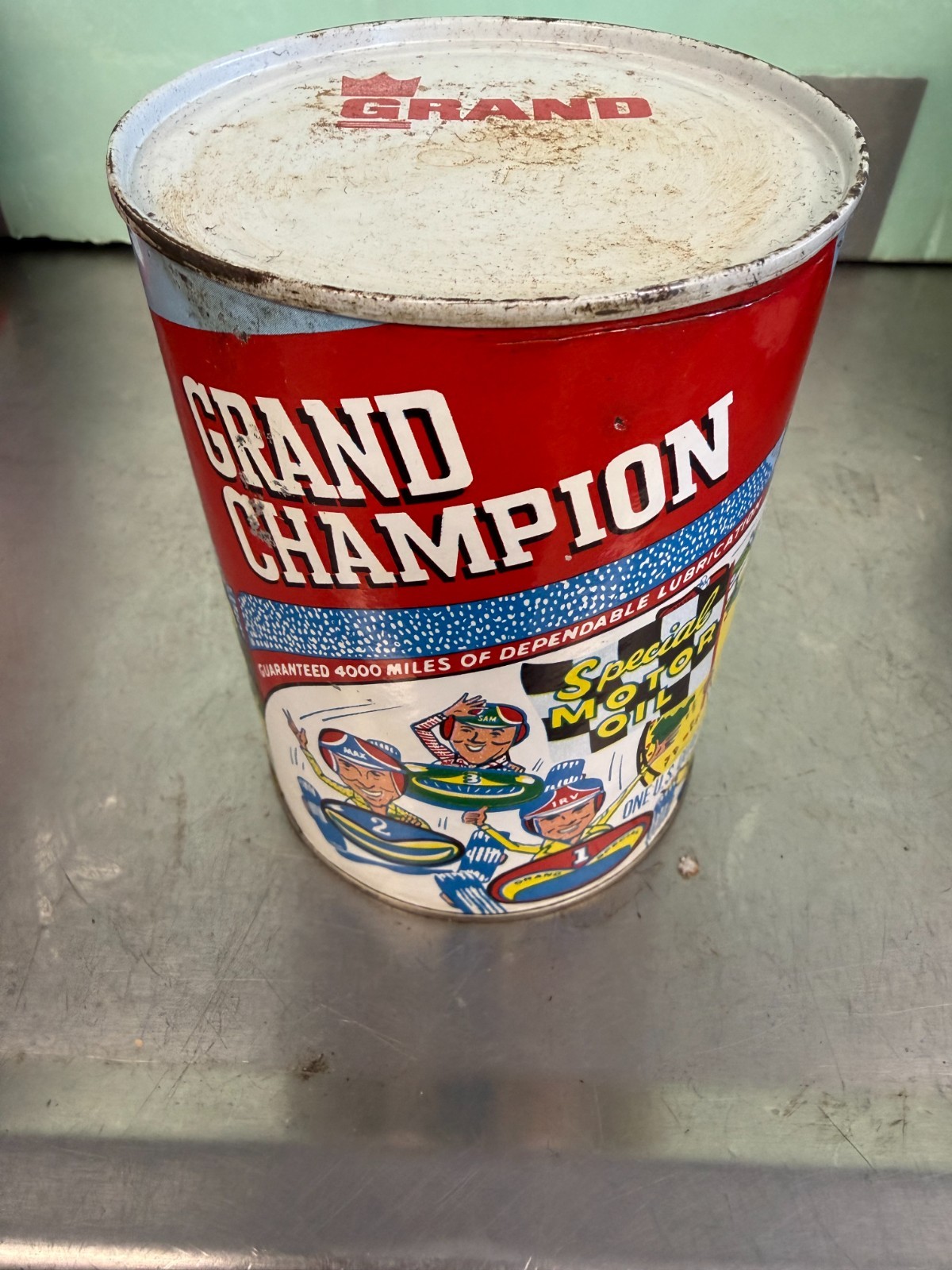 VINTAGE FULL COMPOSITE GRAND CHAMPION OIL QUART, GREAT GRAPHICS!!