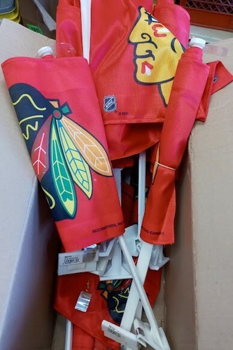 LOT OF 6 Chicago BLACKHAWKS NHL Car Auto Window Flags 6 FOR 1 - MANCAVE HANGING - 第 2/6 張圖片