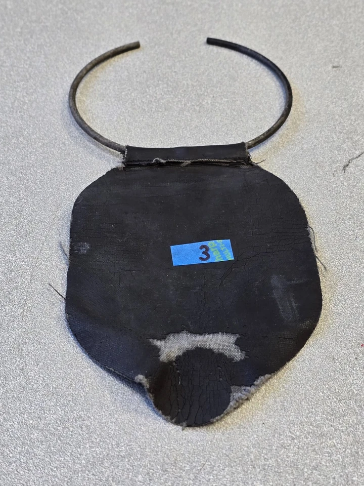 PROTECTOR ANTI SALPICADURAS DE GOMA PARA CUELLO DE LLENADO DE COMBUSTIBLE ORIGINAL USADO PORSCHE 924 944 968 3 Foto 2 de 4