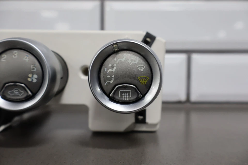 Chevy SSR 2003-2006 control de temperatura manual Foto 4 de 4