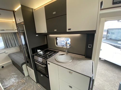 BRAND NEW! 2026 Swift Voyager 475 - Automatic - Rear dinette & Over Cab Bed - Picture 11 of 23