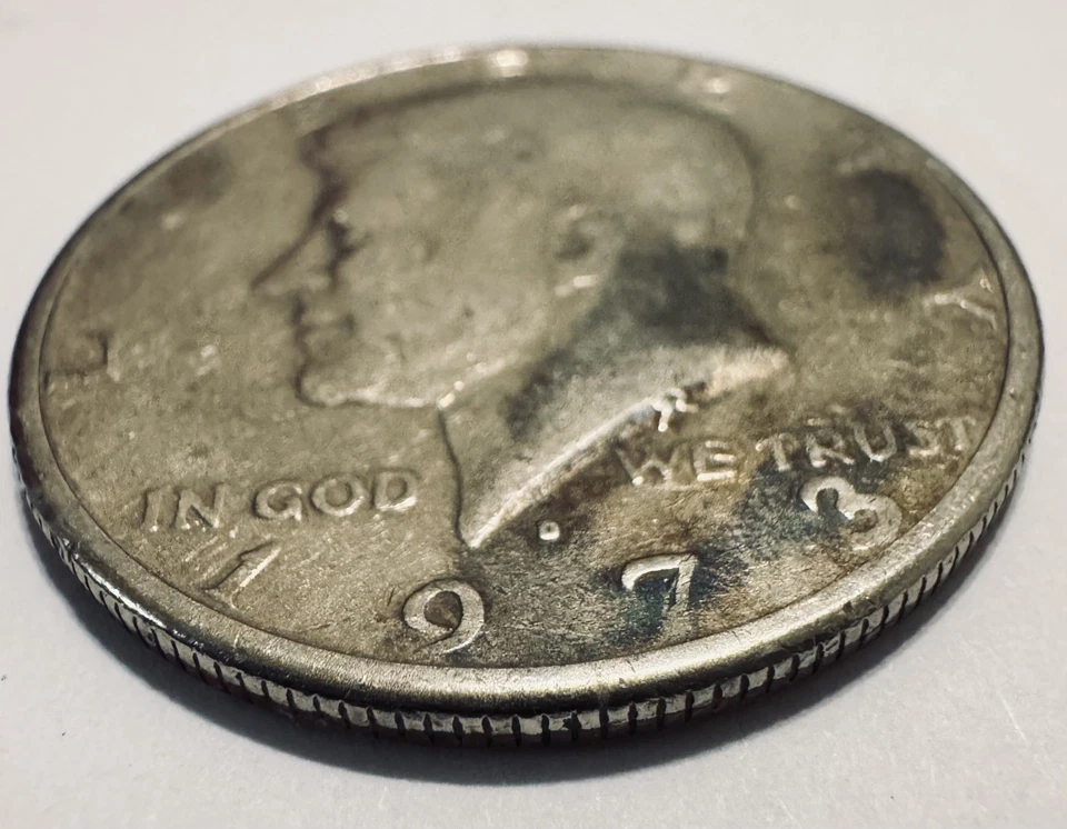 Moneda de medio dólar Kennedy 1973 rara de Estados Unidos/sin marca de ceca Foto 3 de 3