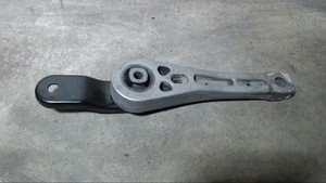 Getriebehalter Getriebestütze Halter Getriebe 1k0199855AE 1896 CCM 77 KW VW