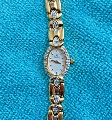 Vintage Bulova C869536 A5 GOLD TONE. Diamond Quartz. Women's Watch
