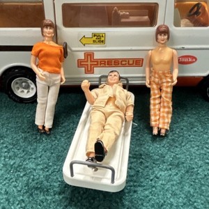 Tonka Vintage Tin Rescue Ambulance Toy Vehicle with Figures for Ages 8-11 Years