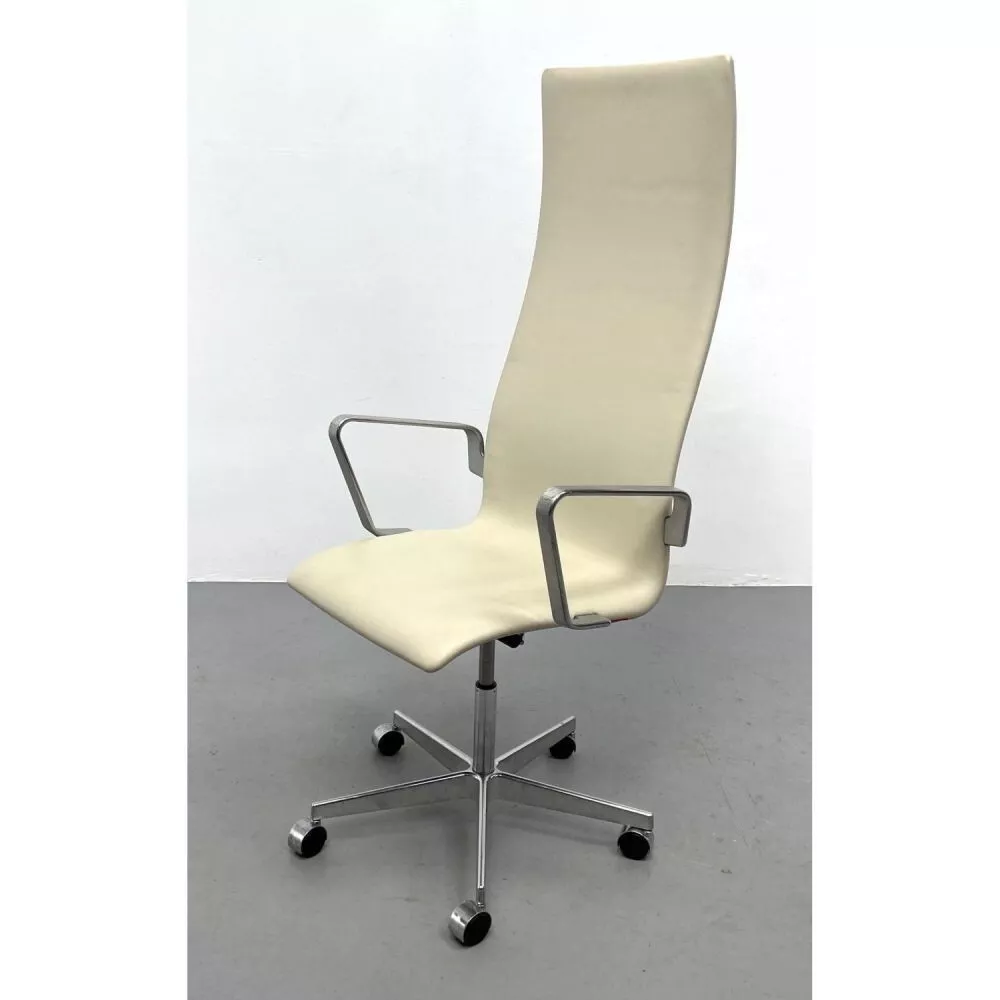 Arne Jacobsen Oxford Chair by Fritz Hansen Leather Tan 5 Star wheels High Back
