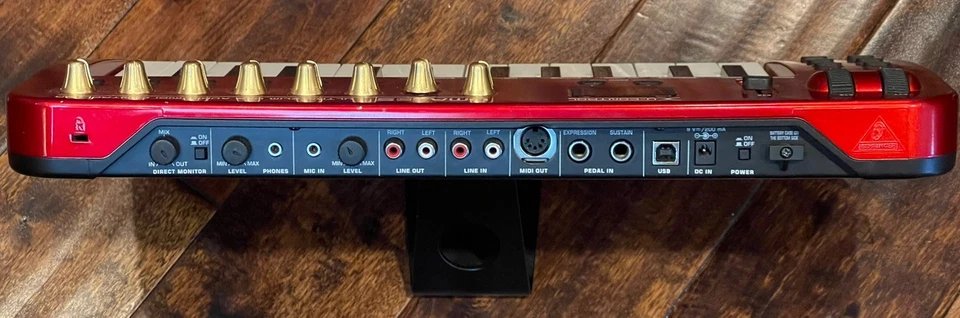 Behringer UMA25S Slim 25-Key USB/MIDI Controller Keyboard with Audio Interface - Image 3 of 4