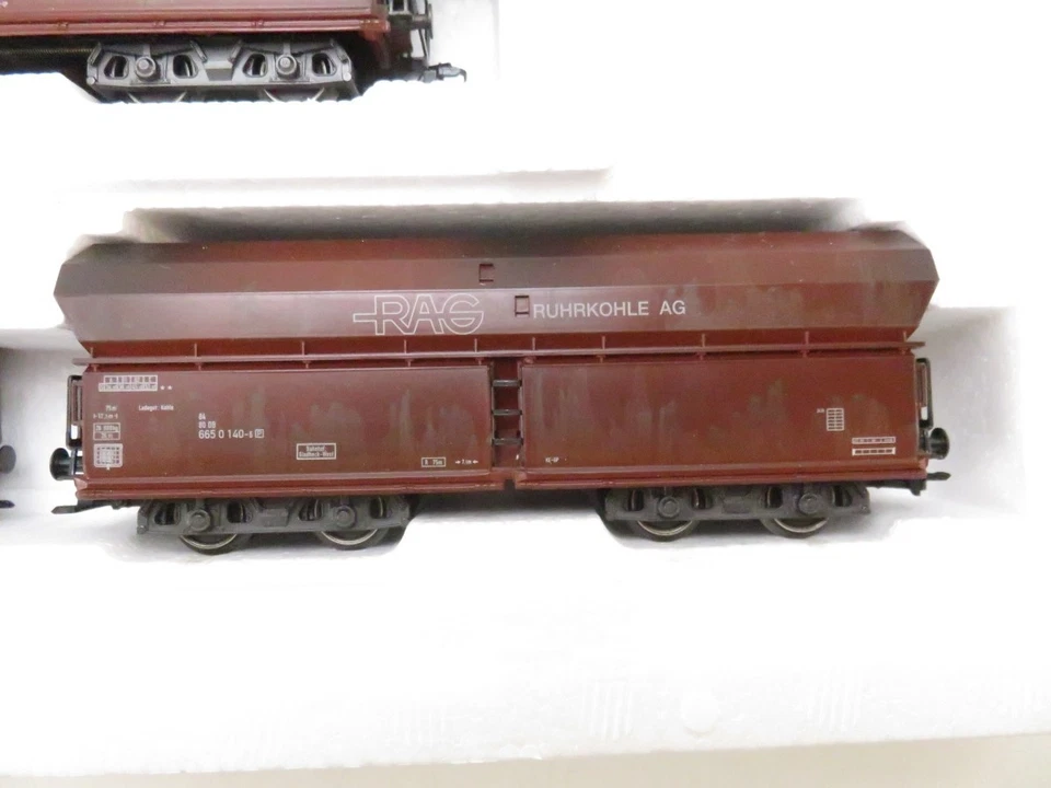 Märklin: Five Car Wagon / Hopper Set "RAG Ruhrkohle AG" - #4824 - New In Box! - Image 4 of 4
