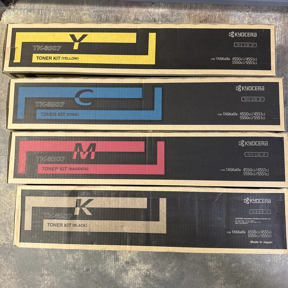 Nuevo juego de cuatro cartuchos de tóner originales Kyocera TK-8507 sellados M,C,K,Y Foto 2 de 2