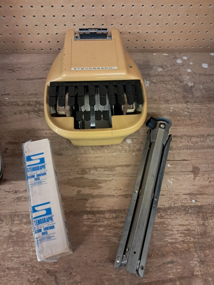 Estuche Samsonite para máquina taquigráfica Stenograph Reporter con trípode y cubierta antipolvo Foto 2 de 4