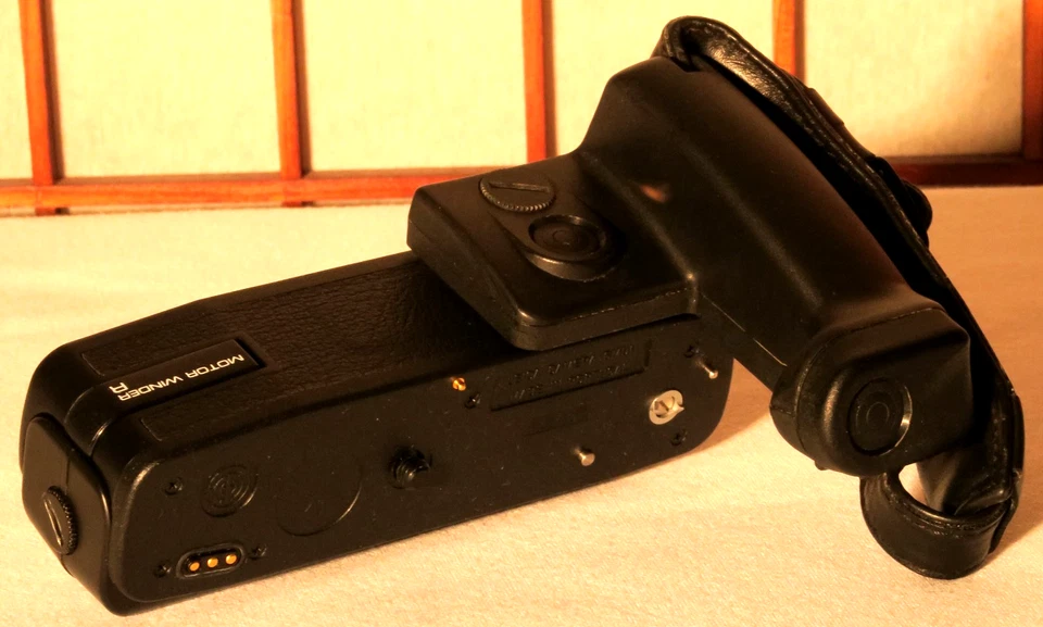 LEICA MOTOR WINDER R w/GRIP CAMERA GMBH - Image 2 of 4