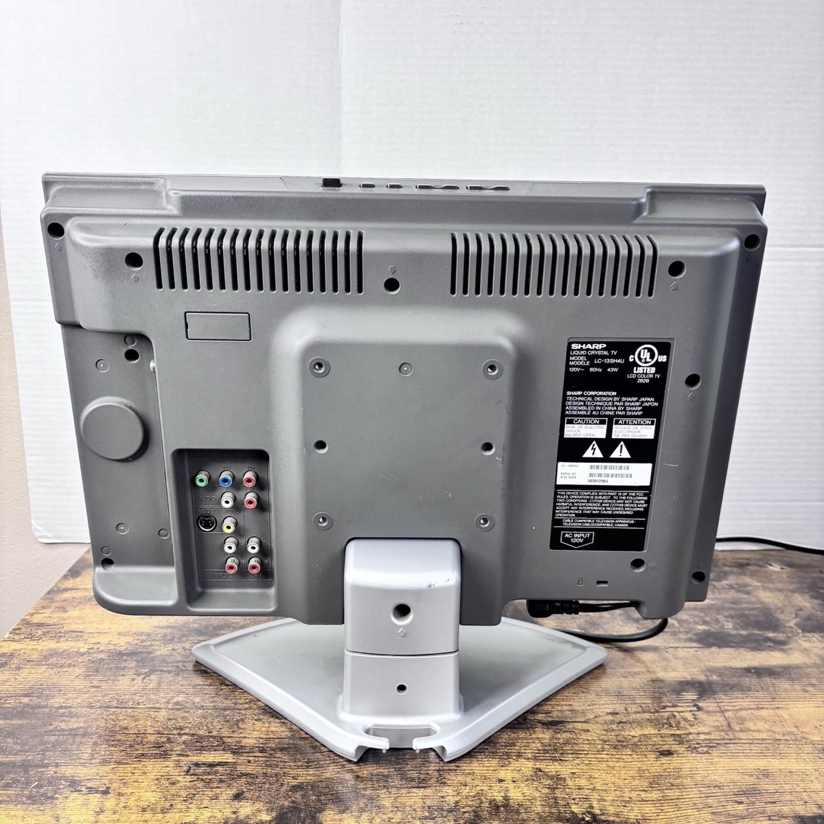 SHARP LC-13SH4U 13 INCH LCD RETRO GAMING TV WITH SPEAKERS TESTED