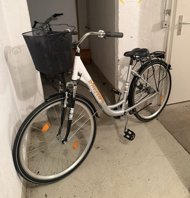 Mifa City City Bike Damenrad silber/weiß mit Korb, Gepäckträger, Schutzblech