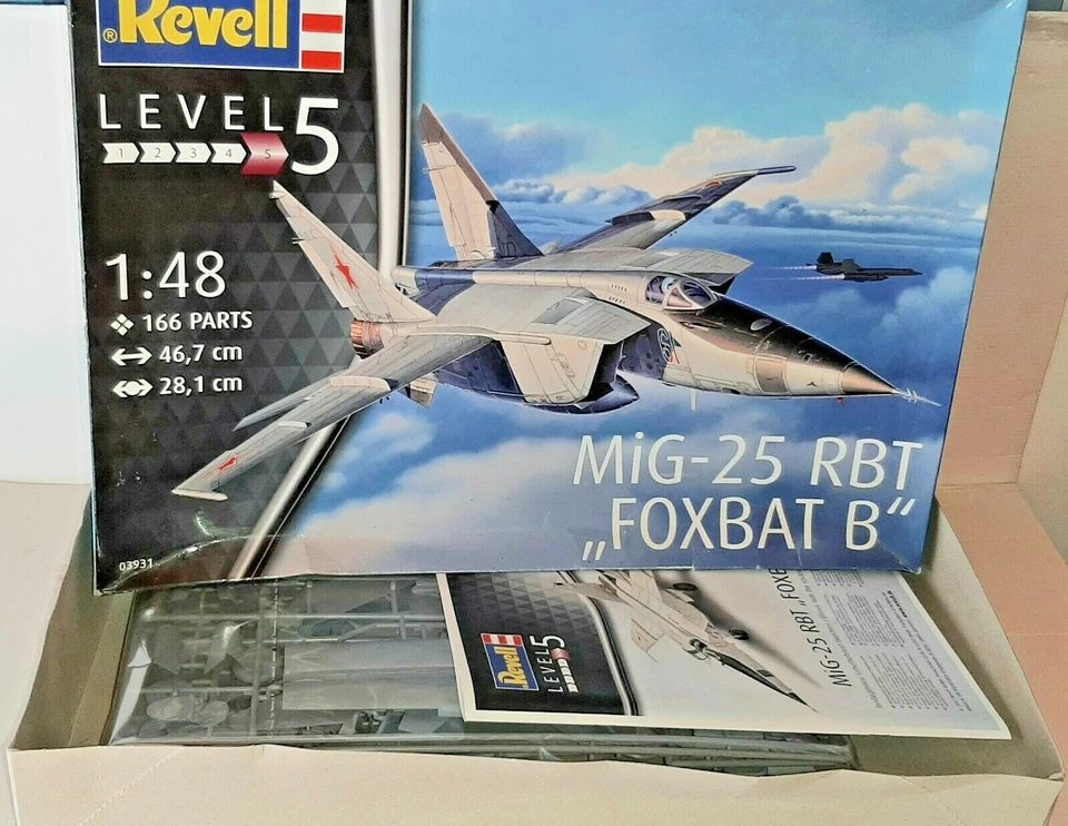 KIT MONTAGGIO AEREO MIG-25 RBT FOXBAT B COD.03931 REVELL SCALA 1/48 - Immagine 2 di 2