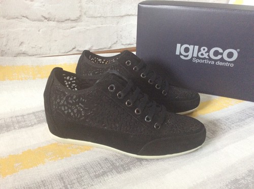 black hidden wedge trainers